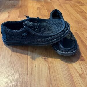 Men’s size 7 Hey Dudes